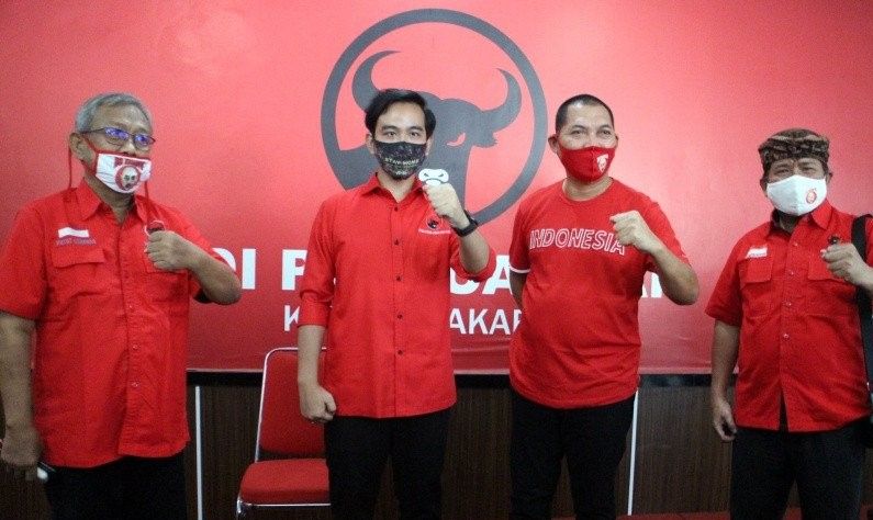 podiumnews.com-Gibran-Teguh Daftarkan Calon ke KPU Hari Pertama